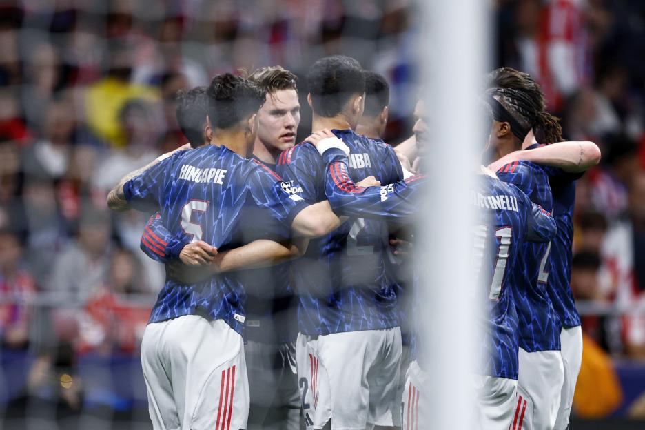 'Viral Ham Sandwich Guy Steals the Spotlight Once More During Arsenal's Champions League Showdown with Atletico Madrid!'