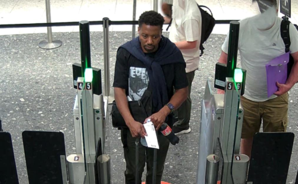 CCTV photo of Ndodana Mkhanyisi Tshuma at a security checkpoint.