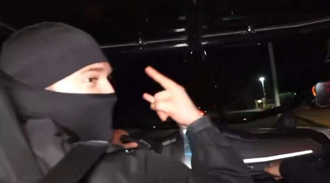 Influencers' Wild Livestream Takeover: Driver Loses Control and Flips Buggy in Shocking Crash!