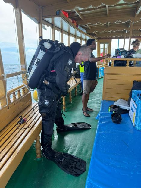 Hero Maldives Diver Speaks Out: Shocking Insights on the 'Breathing' Cave That Challenge Tragedy Theories