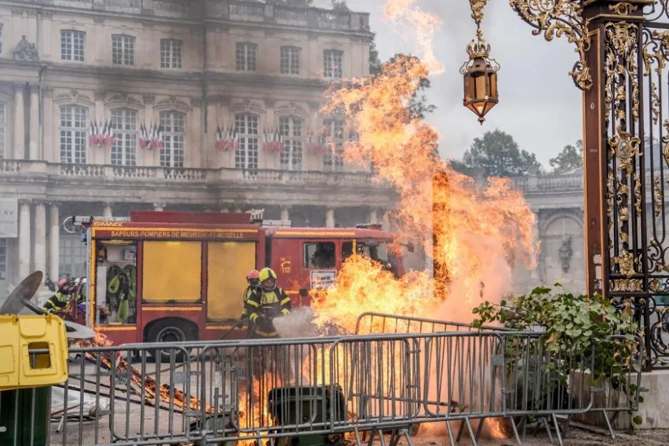 Students clash with police during high-school mobilization in Nancy