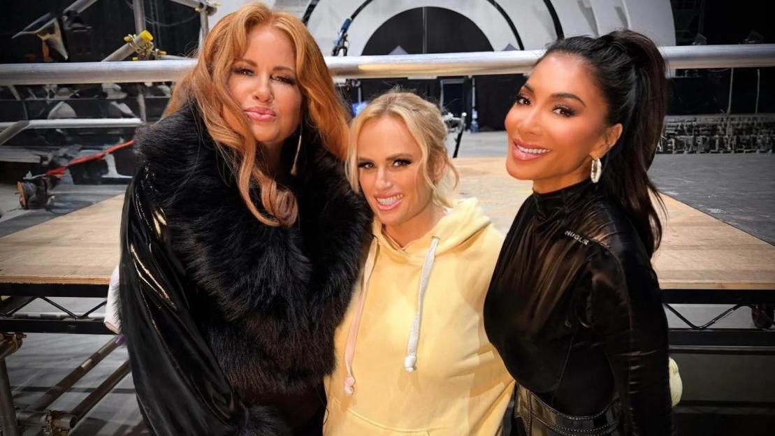Jennifer Coolidge, Rebel Wilson, and Nicole Scherzinger posing together.