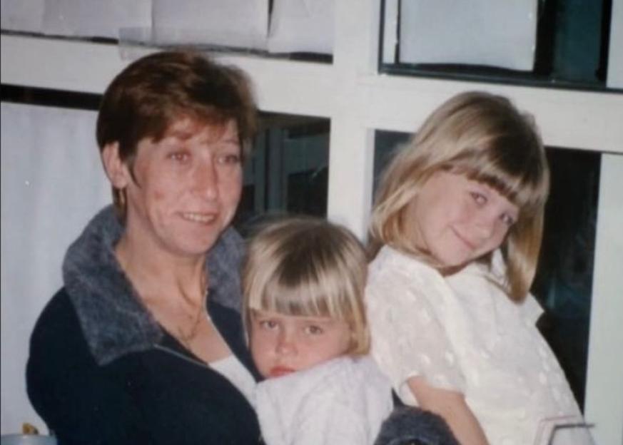 Sarah Wilson and her sister Laura Wilson with their mother.