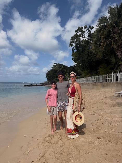 Lauren Silverman, Simon Cowell, and Eric Cowell on a beach in Barbados.