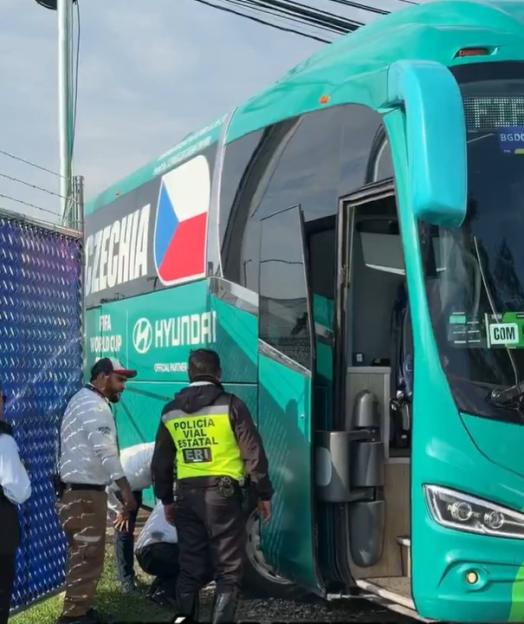 World Cup Team Bus Stranded on Main Road for an Hour, Stars Forced to Walk to Training Amid Traffic Mayhem