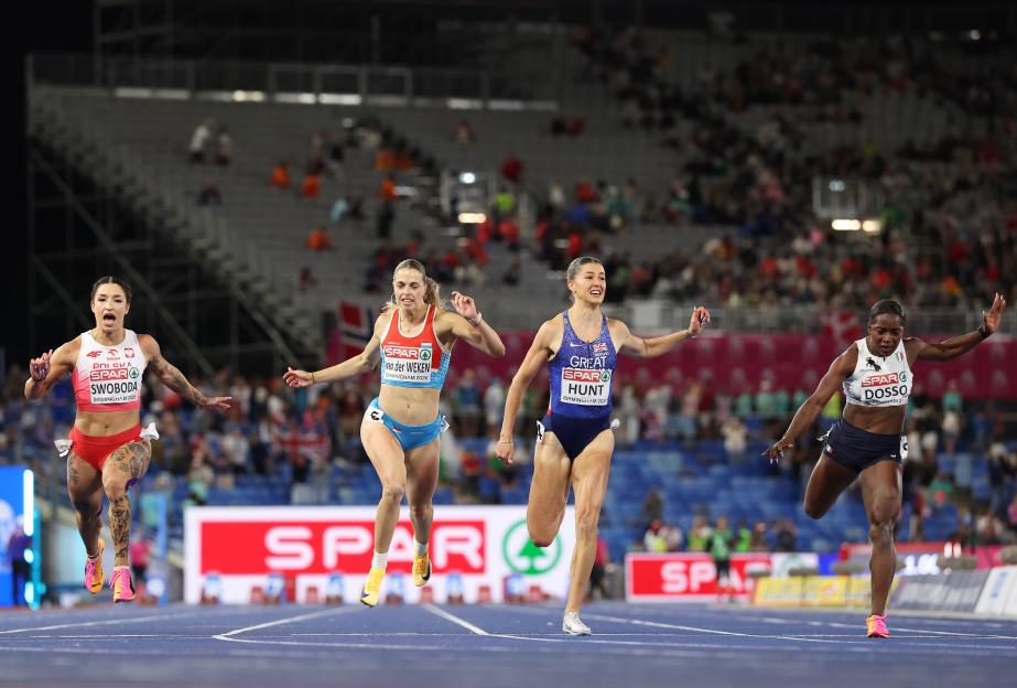 Amy Hunt winning the gold medal in the Women's 100 Metres Final.