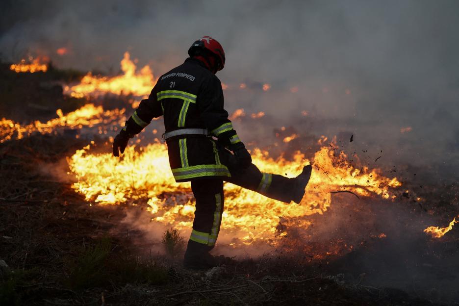 France Plans Mass Evacuation of Tourist City as 'Erratic' Fire Whirlwinds Cause Chaos and Overwhelm Firefighters