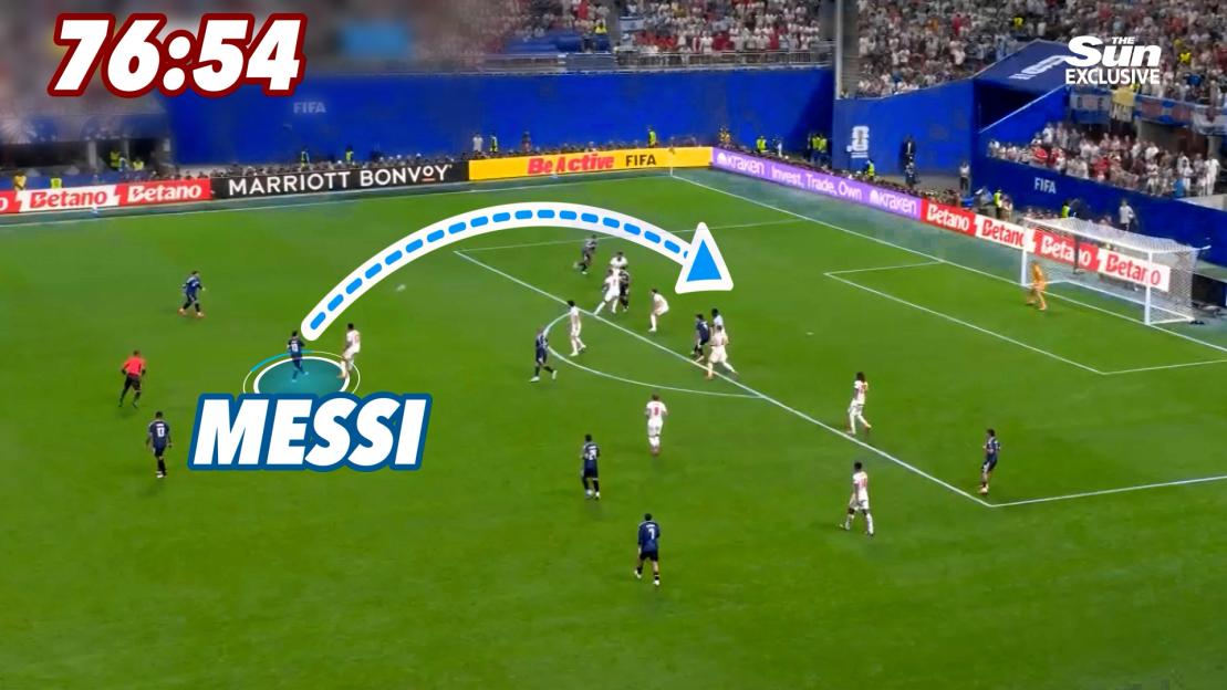 Soccer match with a dashed blue arrow indicating a pass from "Messi" to a player near the goal.