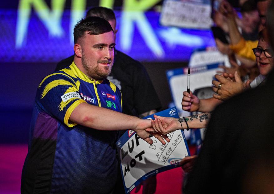 Grand Slam of Darts Players Urged to Revamp Walk-Ons and Limit Pre-Match Autographs