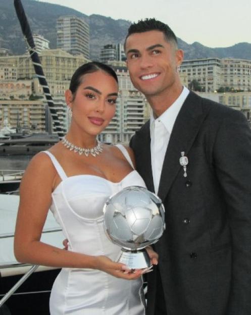 "TV Host Claims Cristiano Ronaldo’s Family Learned of His Marriage to Georgina Rodriguez Just 30 Seconds Before the Ceremony!"