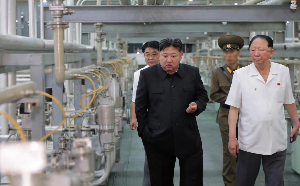 North Korean leader Kim Jong Un inspects nuclear weapons institute