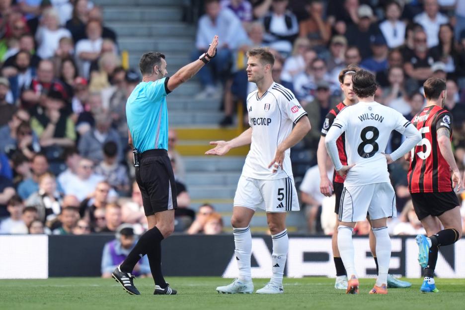 Football player Joachim Andersen talking to the referee during a game.