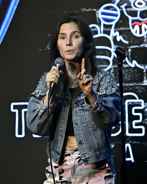 Outrage as Amanda Knox Takes the Stage at UK Comedy Festival with Jokes About Her Murder Case