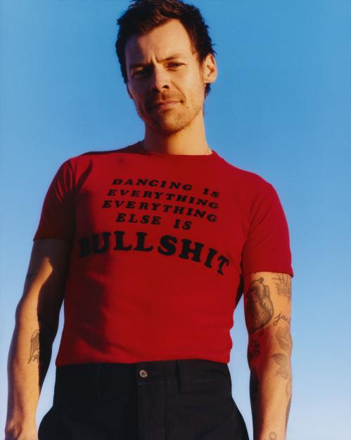 Massive British Pop Star Teases Glastonbury Headline Slot Next Year – This Might Be Your Last Chance to Catch Him Live for Years!