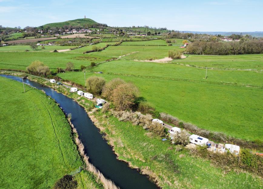 Aerial photo of caravans parked on Kennard Moor Drove, Glastonbury.