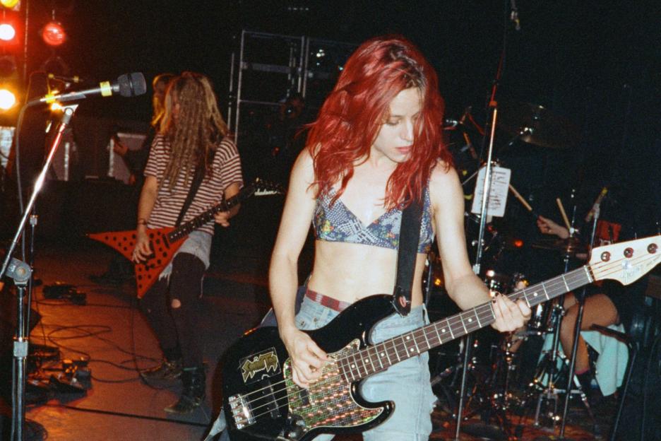 L7's Jennifer Finch Passes Away at 59 After Courageous Cancer Fight, Bandmates Honor Their 'Beloved Troublemaker'
