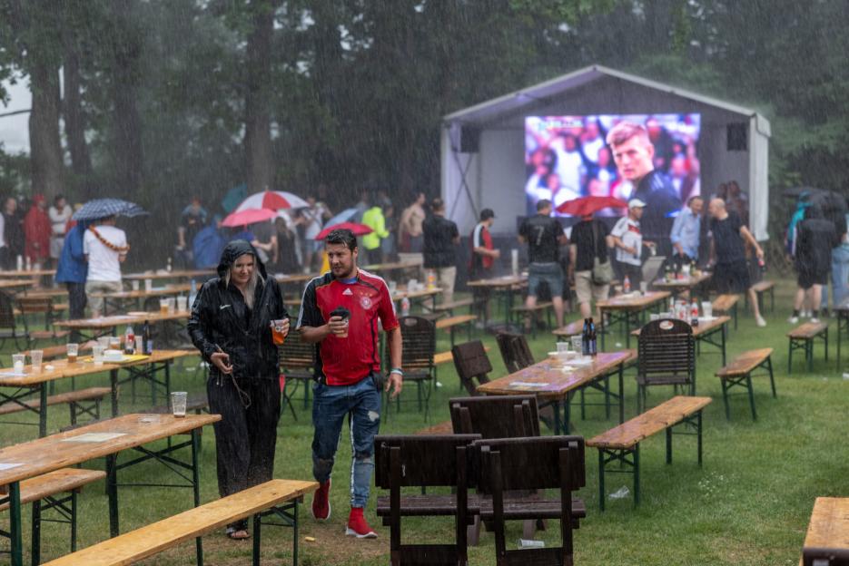 "Britain Braces for Thunderstorms and Heavy Rain: Yellow Weather Warnings Issued Amid Flash Flood Risks"