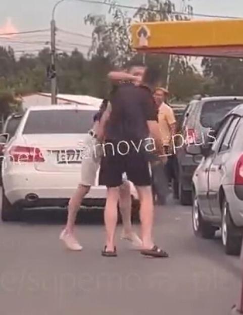 Motorists Clash in Long Petrol Station Queue as Ukraine Strikes Spark Russian Outrage Over Fuel Rationing
