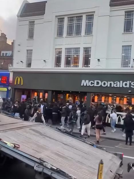 NINTCHDBPICT001070775629