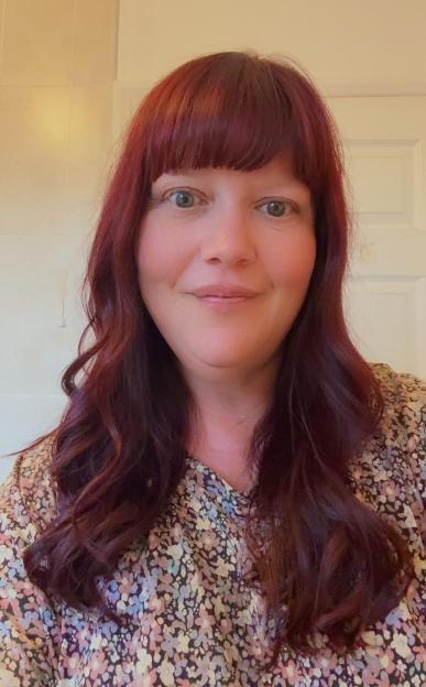 A headshot of Sarah Thomas.