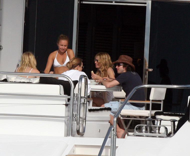 Hayden Panettiere and James Blunt enjoying a boat trip with friends.