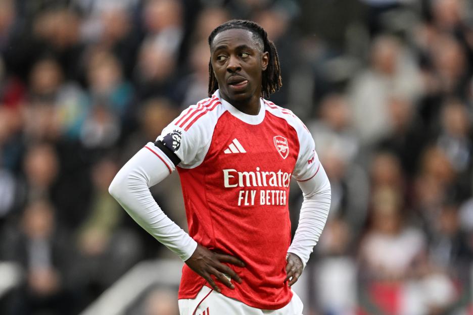 'What's the Significance of Arsenal Players Wearing Black Armbands Against Man City?'