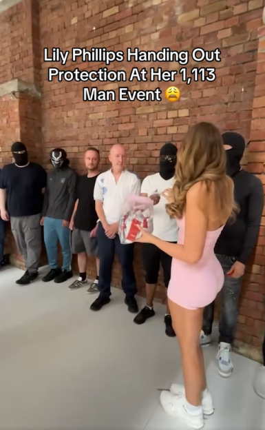 Lili-phillips-hands-protection-sleeps-1051657048-1