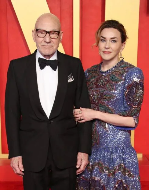 Sir Patrick Stewart and Sunny Ozell pose together on a red carpet.