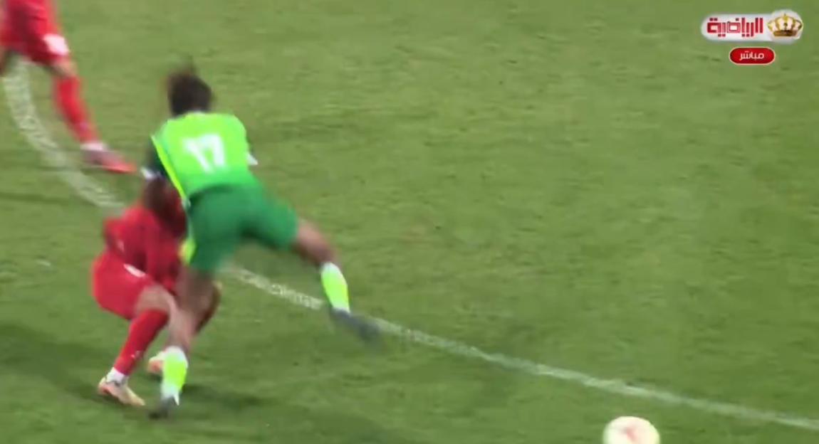 'Fulham's Alex Iwobi Receives Red Card for Unbelievable 'WWE Move' in Chaotic Friendly Against Jordan'