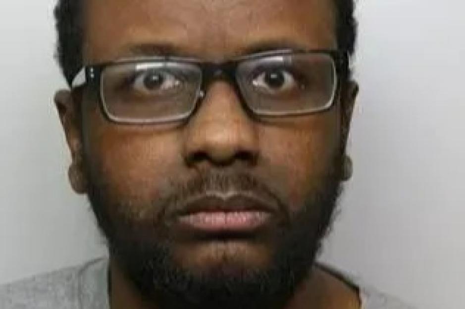 21-Year-Old Attacked with Wine Bottle While Trying to Escape from 32-Year-Old Pervert on Train