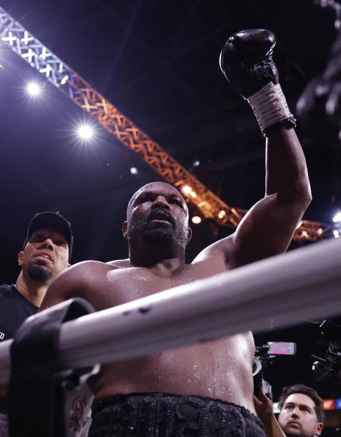 Derek Chisora v Deontay Wilder