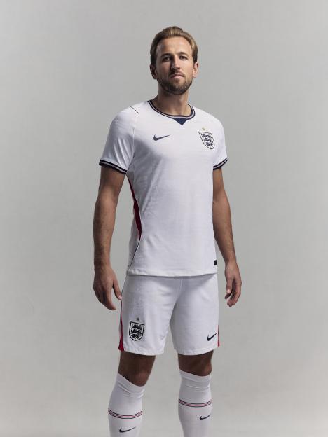 Jude Bellingham in England's 2026 kit.