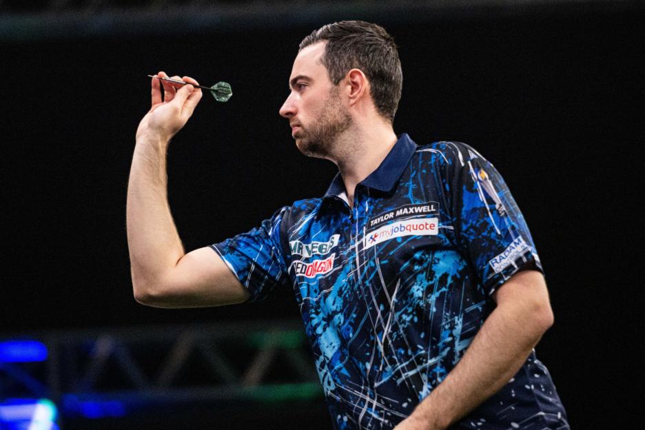 16th November 2025, WV Active Aldersley, Wolverhampton, Midlands, England; 2025 PDC Mr Vegas Grand Slam of Darts; Luke Humphries in action on the oche in his semi final match against Gerwyn Price Credit: Action Plus Sports Images/Alamy Live News