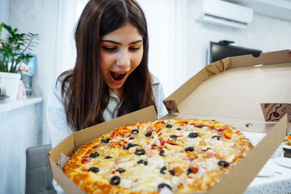 Caution: Rogue Takeaways Still Trick Customers with Fake Meats—Including 'Ham' Pizzas Loaded with Turkey!
