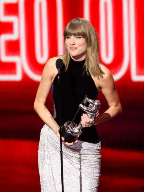 Taylor Swift accepting the Video of the Year Award for "The Fate of Ophelia" at the 2026 MTV Video Music Awards.