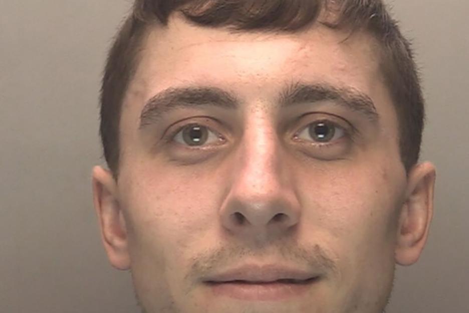 Police Initiate Urgent Manhunt for 22-Year-Old Suspect Who Escaped Prison Van Just Before Court Appearance