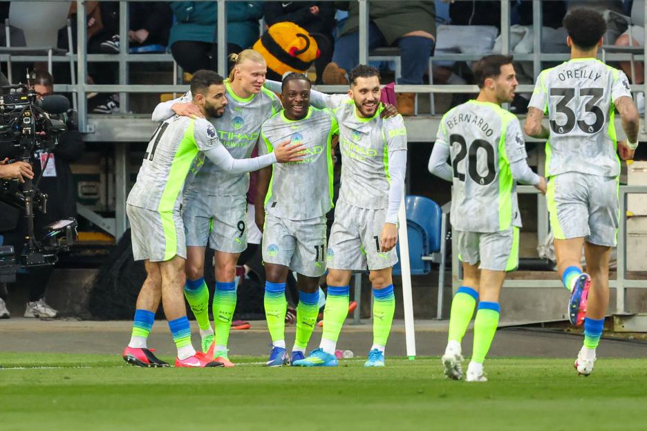 Supercomputer Forecasts Premier League Standings: Man City and Arsenal Set to Score Identical Goals!