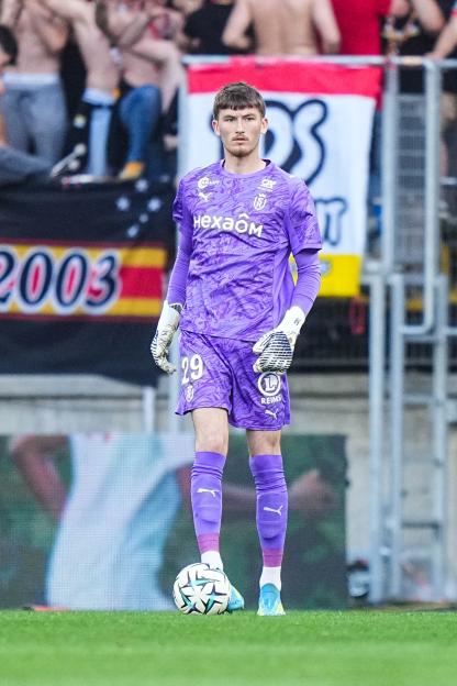 Newcastle Secures First Summer Signing: 6ft 6in Goalkeeper Joins from Reims for £18.5m!
