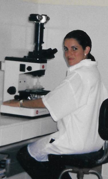 Ingrid Honkala working in a laboratory in Colombia.