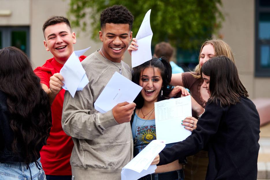 Understanding GCSE Grades: What the 1-9 System Means and How to Define a Pass