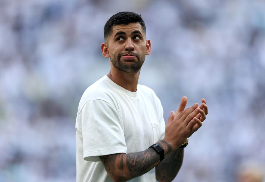 'Tottenham Legend Calls for Change: Slams Cristian Romero's Controversial Behavior and Warns of Potential Fallout'