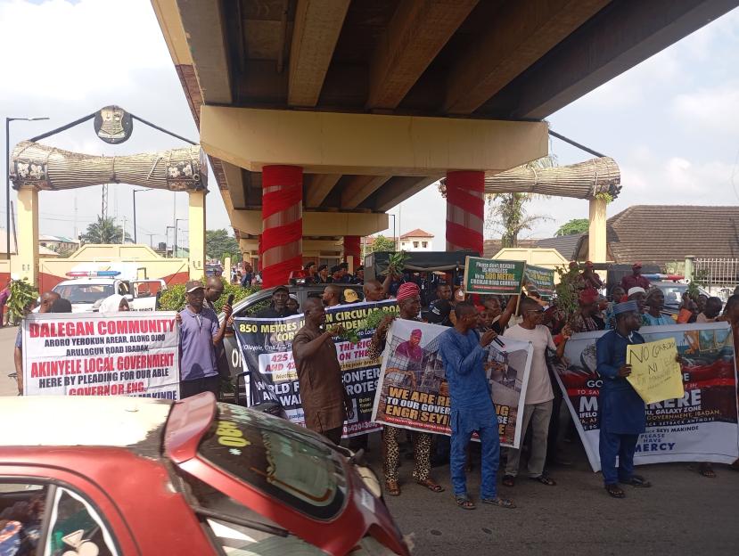 Residents Stage Road Blockades in Protest Against Ibadan Circular Road Extension [PHOTOS]