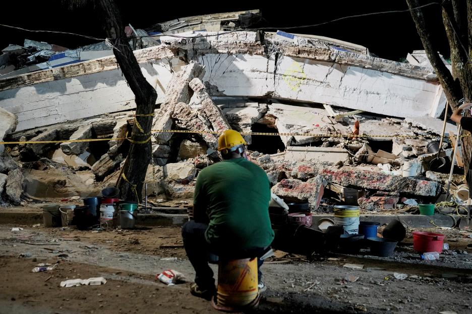: Aftermath of an earthquake, in Cali