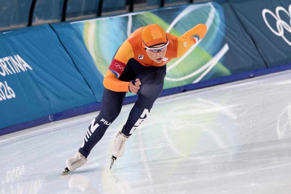 Jake Paul's Fiancée Shatters Winter Olympic Record and Wins Gold, Leaving Her in Tears of Joy with Proud Boxer by Her Side