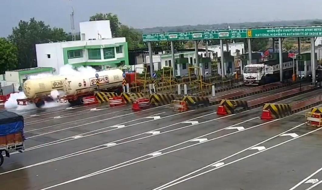 VIDEO: Five dead after petrol tanker crashes and explodes at toll booth