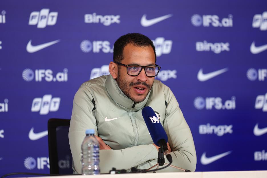 'Uncertainty Lingers: Liam Rosenior Discusses Enzo Fernandez's Future at Chelsea'