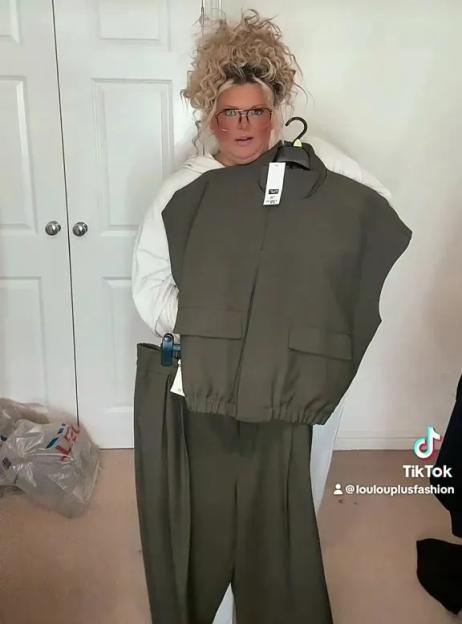 'Curvy Confidence: The Viral Tesco Co-ord Dazzles in Size 22, Leaving Everyone Impressed!'