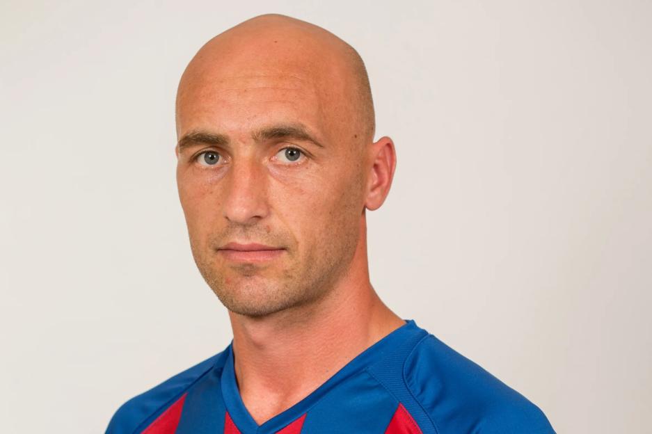 Tragic Loss: 44-Year-Old Ex-Champions League Star Drowns in Lake, Body Recovered by Firefighters