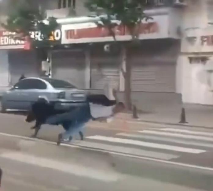 VIDEO: Wild boar injures three after tearing through city ¿like a tank¿