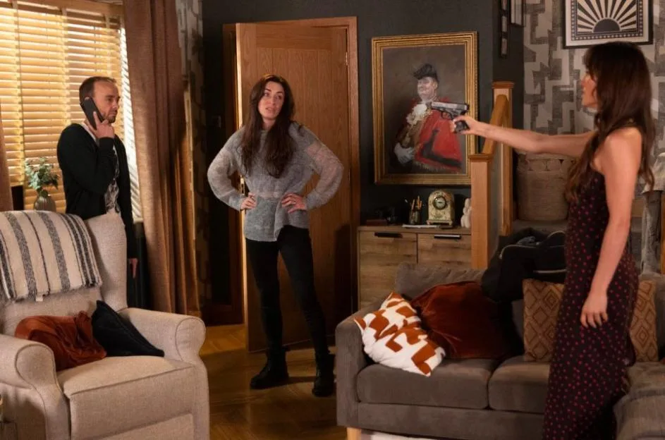 Coronation Street’s ‘Single White Female’ explodes as Jodie pulls a GUN on Shona and David